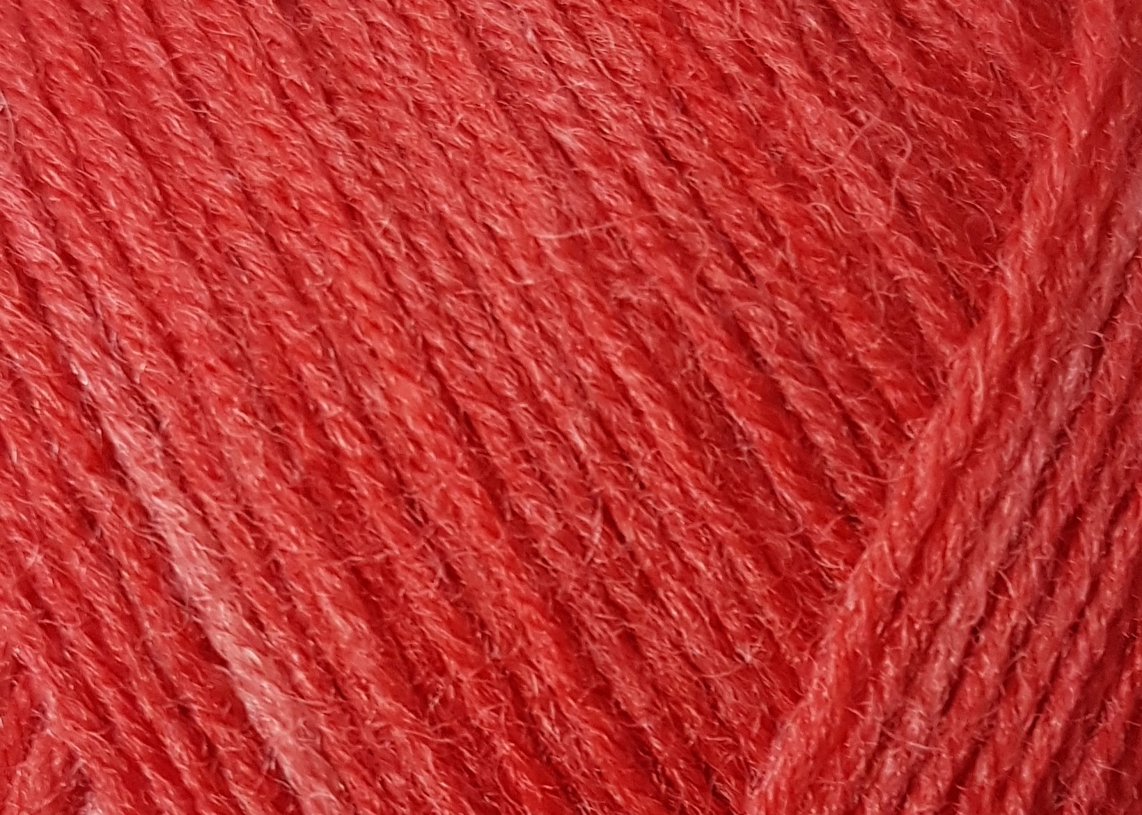 Diamond Select Fonce 3 Red Shades Superwash wool and nylon